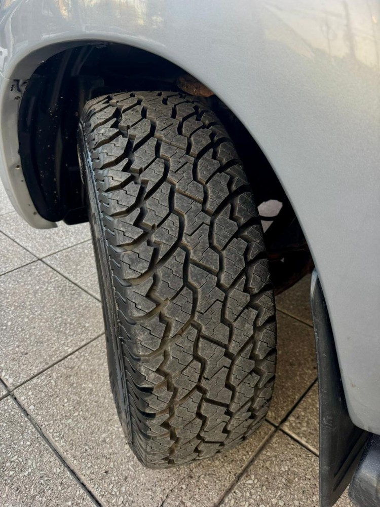 Toyota Hilux SR — foto 9